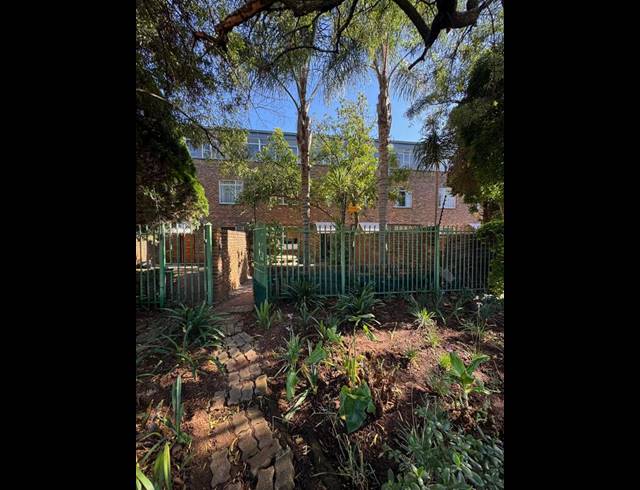 3 BEDROOM TOWNHOUSE FOR SALE IN LYTTELTON MANOR